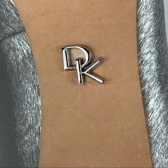 DONNA KARAN NY CRISS SILVER METALLIC PONY HAIR POINTED TOE BLOCK HEEL PUMPS - Picture 13 of 15